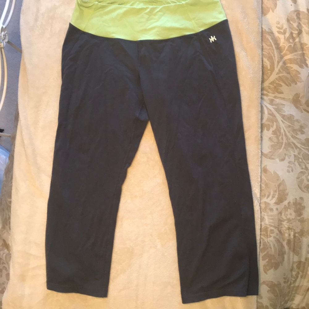Capri yoga pants